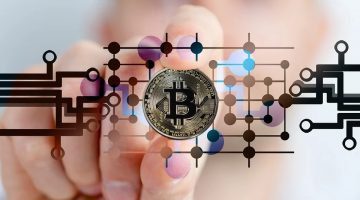 Bitcoin rally di fine anno con mezzo trilione di capitalizzazione