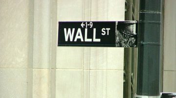 Indice Dow Jones Industrial Average al record storico, sfonda i 30.000 punti