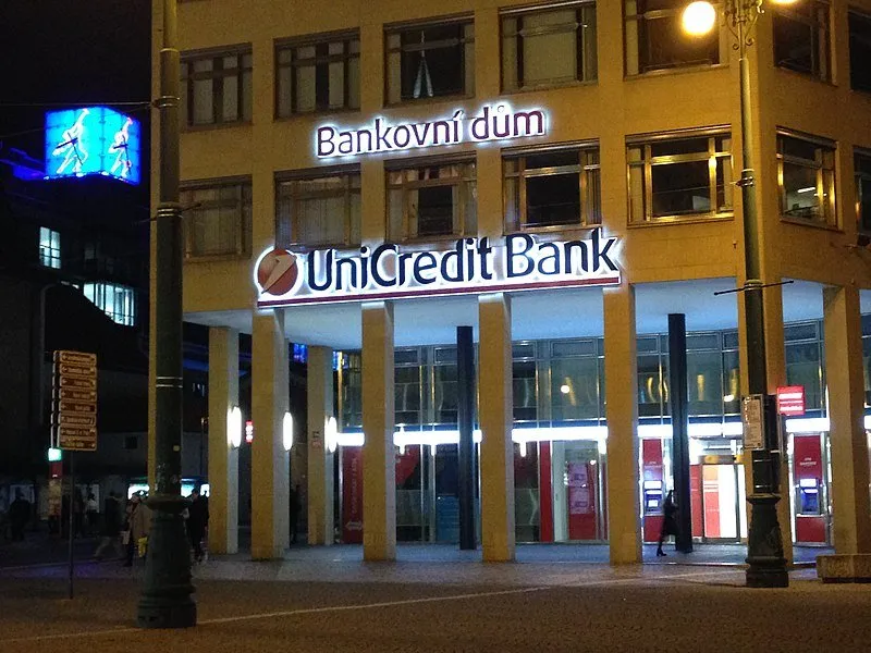 Azioni UniCredit, il Gruppo bancario europeo perfeziona la cessione di portafoglio di crediti in sofferenza