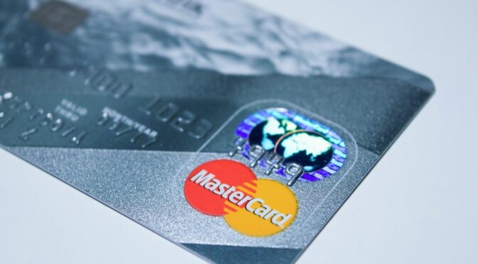 Carte di pagamento, UniCredit amplia la partnership con Mastercard
