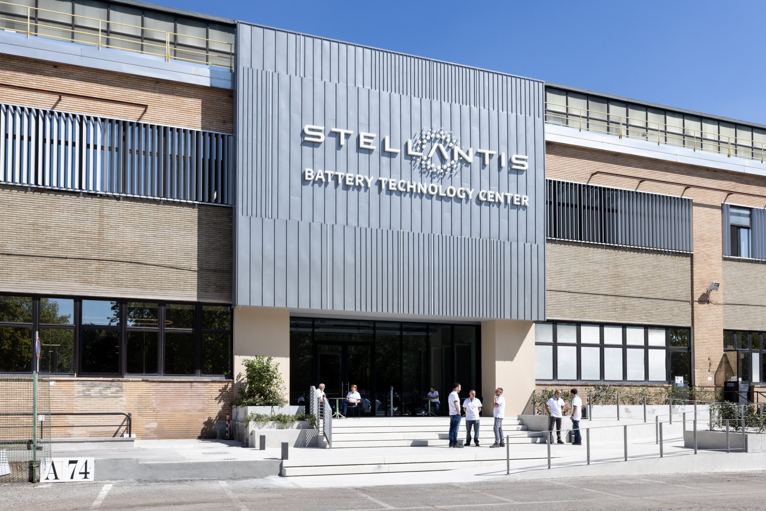 Stellantis Torino, inaugurato a Mirafiori il primo Battery Technology Center in Italia - Fonte Foto https://www.stellantis.com/it